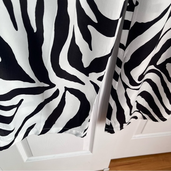 ⭐️Host Pick⭐️BERSHKA ELASTIC WAIST WIDE LEG SATIN TROUSERS - Picture 8 of 9